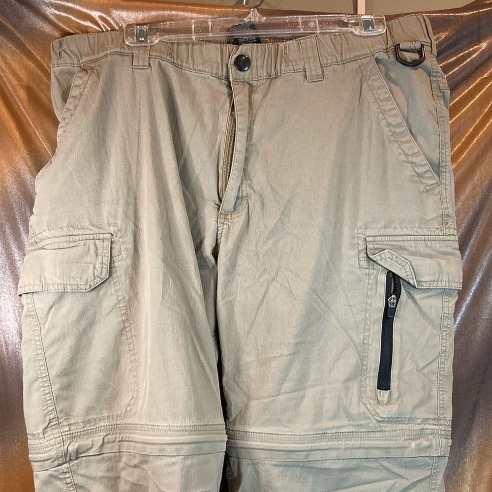 BC Clothing XXL 40”‎ waist plus stretchy waist. 29” inseam. Removable pant legs